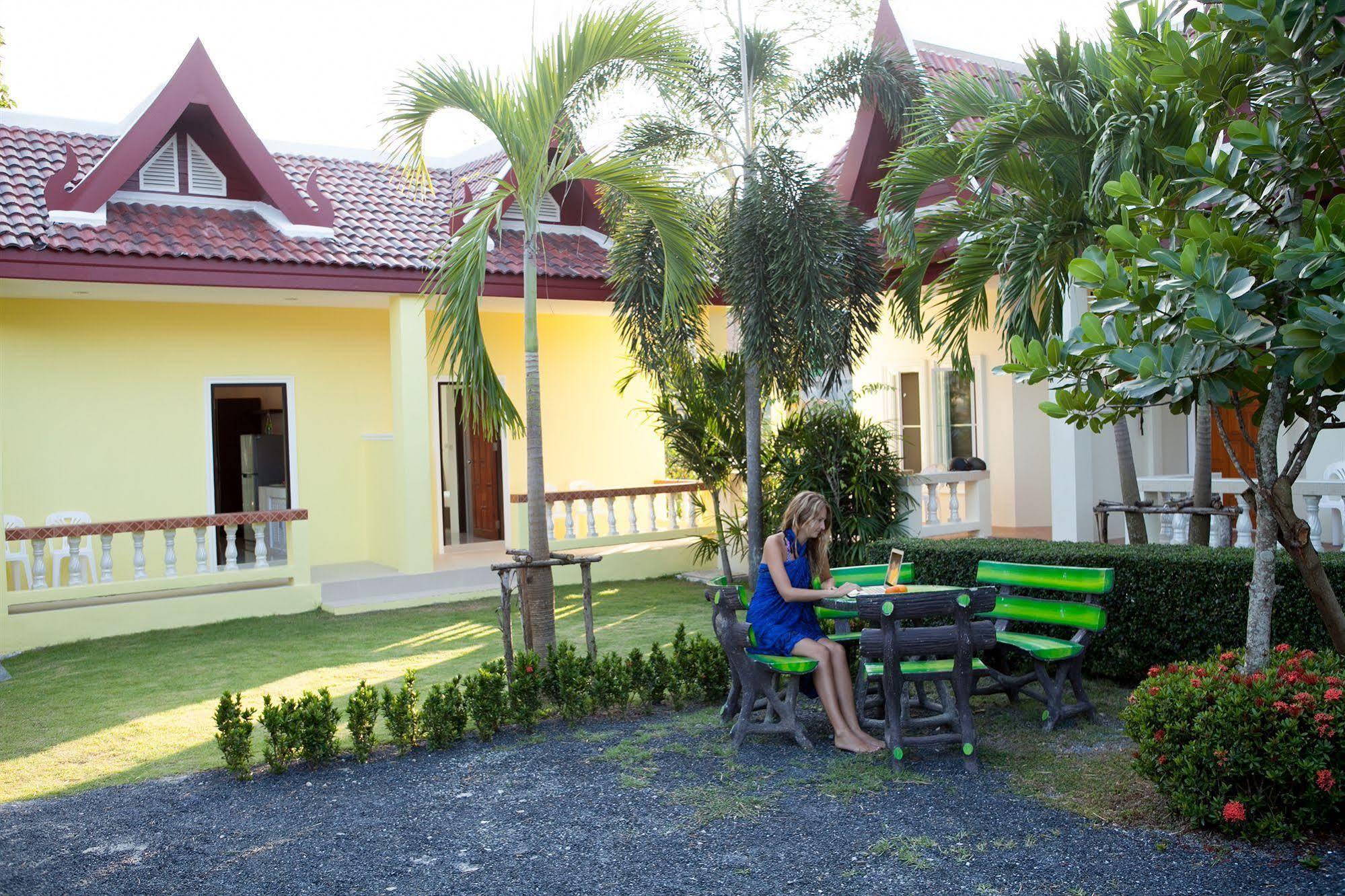Lucky Lek Resort Rawai Exteriör bild